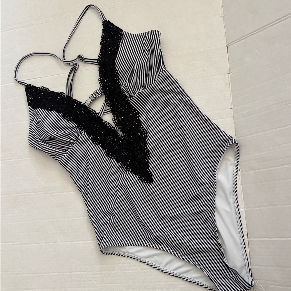 Cupshe Black and White Swimsuit with Lace Trim